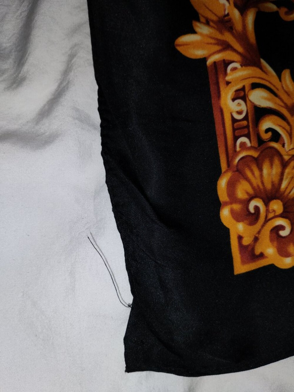 Super cool designer versace scarf! - Picture 9 of 11